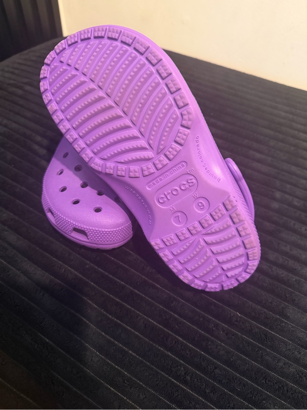 CROCS Classic Clog in Purple - Picture 3 of 4